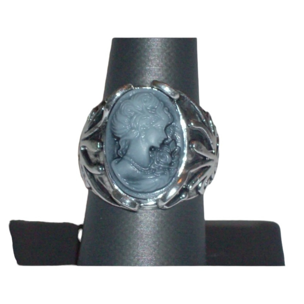 Antiqued Silvertone Dark Blue Cameo Ring - Size 8